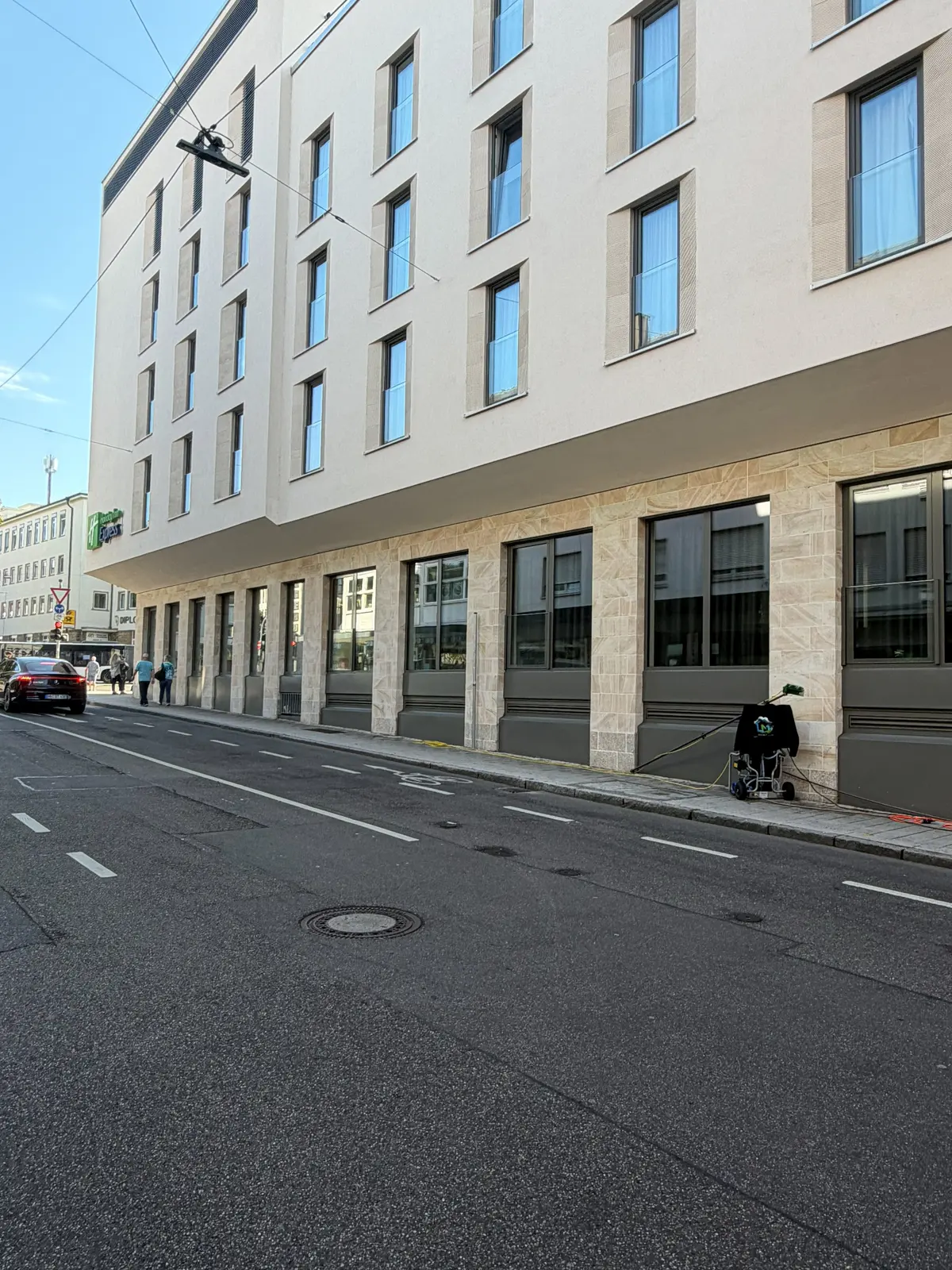 Wohn- und Geschäftshaus