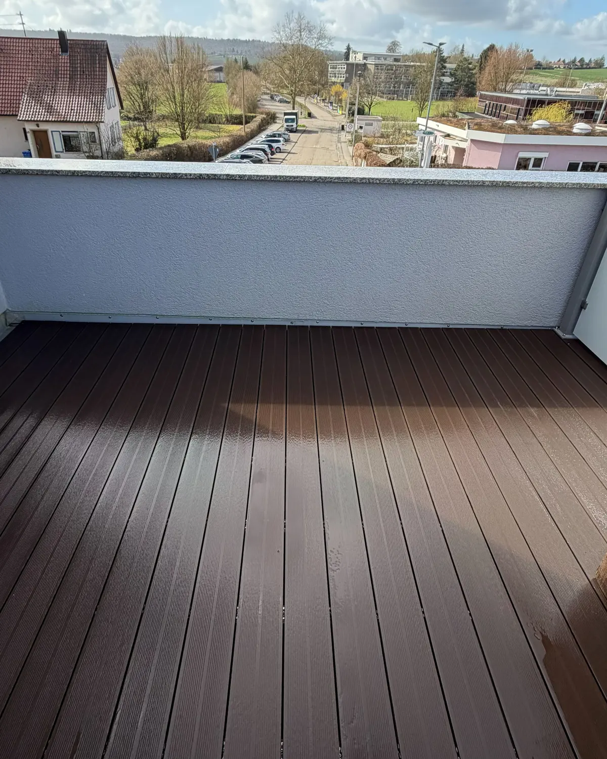 Holzterrasse nach der Reinigung
